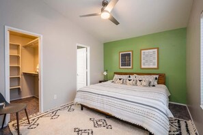 4 bedrooms, desk, iron/ironing board, WiFi