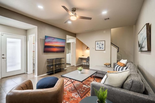 Chic 4BR Near Fort Bliss