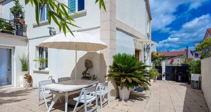 Belle Maision proche Paris , parking gratuite avec jardin , vue la Tour Eiffel