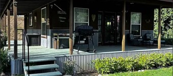 Studio type cabin with access to use of private park on the banks of the Animas.