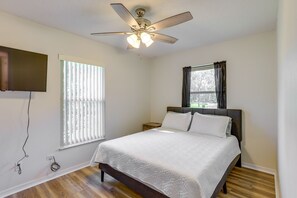 2 bedrooms, travel cot, Internet, bed sheets
