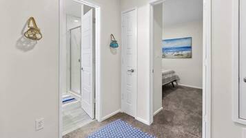 4 bedrooms, desk, iron/ironing board, WiFi