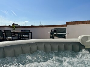 Outdoor dining - Complete Attic Having Everything to Enjoy Valencia's sun in the Terrace! (Valencia)