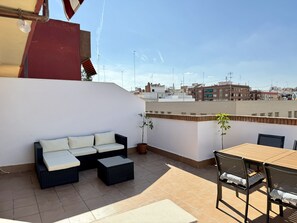 Outdoor dining - Complete Attic Having Everything to Enjoy Valencia's sun in the Terrace! (Valencia)