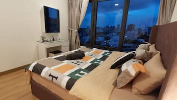 3 bedrooms, iron/ironing board, WiFi, bed sheets