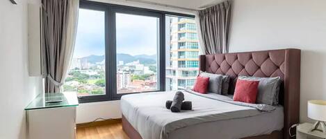 3 chambres, fer et planche à repasser, Wi-Fi, draps fournis