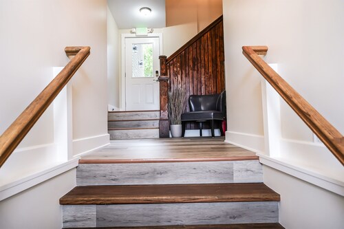 Coastal Purple: Minutes to Cedar Point & Sports Complex! Sleeps 9