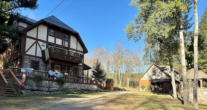 Beautiful 12 Bdrm Rustic Chalets Built For Large Group Entertaining w/ Privacy