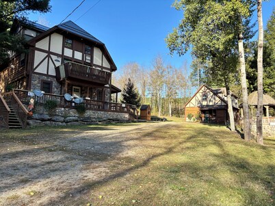 Beautiful 12 Bdrm Rustic Chalets Built For Large Group Entertaining w/ Privacy