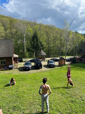 Property grounds - HUGE 3 Home Lodge For Large Groups, Lots of Space For Entertaining & Privacy! (Great Valley)