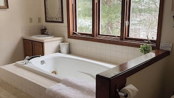 Douche, baignoire à jets, sèche-cheveux, savon