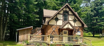 HUGE 3 Home Lodge For Large Groups, Lots of Space For Entertaining & Privacy!