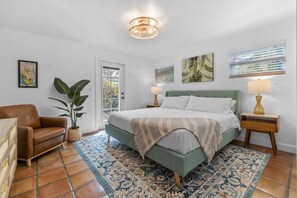 2 bedrooms, desk, iron/ironing board, travel cot - Mid-Century Gem: Pool, Privacy, and Palm Trees (West Palm Beach)