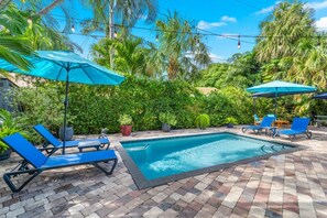Outdoor pool, a heated pool - Mid-Century Gem: Pool, Privacy, and Palm Trees (West Palm Beach)