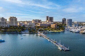 Marina - Mid-Century Gem: Pool, Privacy, and Palm Trees (West Palm Beach)