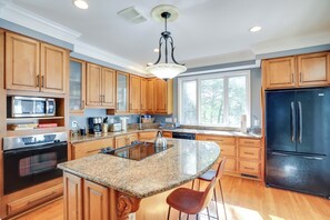Fridge, microwave, stovetop, dishwasher - Waterfront Lusby Escape w/ Fire Pit & Kayaks! (Lusby)