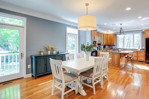 Dining - Waterfront Lusby Escape w/ Fire Pit & Kayaks! (Lusby)