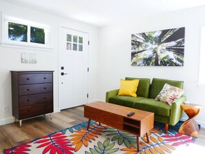 TV - ⍋ Fast Wi-Fi ⍋ Workspace ⍋ King Bed (Arvada)