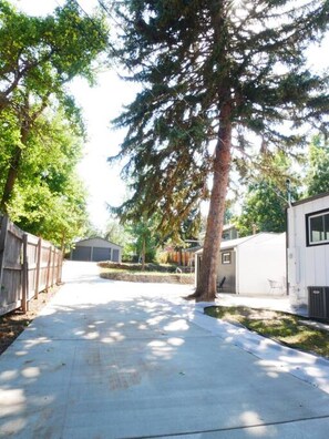 Property grounds - ⍋ Fast Wi-Fi ⍋ Workspace ⍋ King Bed (Arvada)