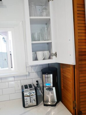 Interior - ⍋ Fast Wi-Fi ⍋ Workspace ⍋ King Bed (Arvada)