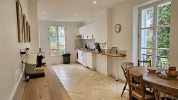 Micro-ondes, four, plaque de cuisson, lave-vaisselle