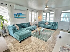 Smart TV, stereo, computer monitors, printers - Huge Home Renovated 7 Bdr, 5 Bath 2 Pools 2 kitchens 2 Living rooms Best Beaches (Isabela)