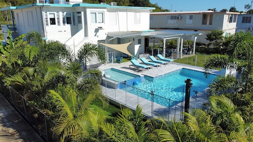 Huge Home Renovated 7 Bdr, 5 Bath 2 Pools 2 kitchens 2 Living rooms Best Beaches