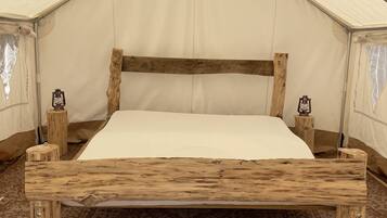 1 bedroom, bed sheets