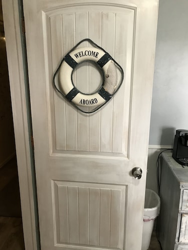 Farm stay close to Colorado Springs! Pine trees, fresh air, goats and chickens!