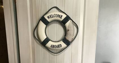 Farm stay close to Colorado Springs! Pine trees, fresh air, goats and chickens!