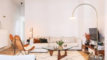 TV, fireplace, stereo