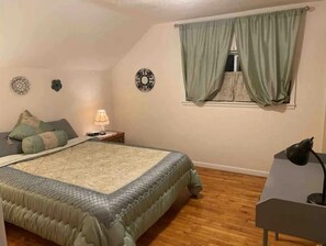 2 bedrooms, desk, iron/ironing board, free WiFi