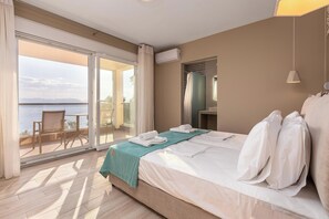 3 dormitorios, tabla de planchar con plancha, cuna de viaje