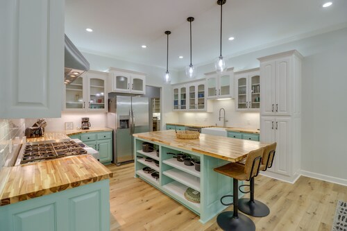 Luxury Lakefront Retreat w/ Deck & Patio!