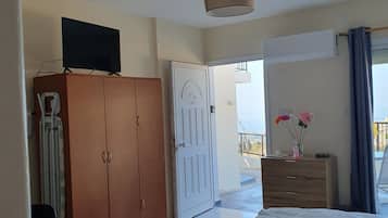 Studio | Iron/ironing board, free WiFi, bed sheets