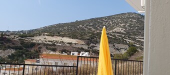 Studio/scenic Views/pool/air Con/near Attractions