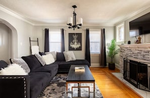 Télévision, cheminée