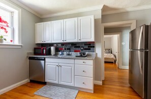 Microwave, oven, stovetop, dishwasher