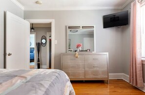 2 chambres, fer et planche à repasser, Wi-Fi, draps fournis