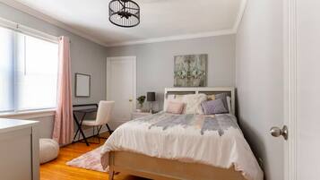 2 bedrooms, iron/ironing board, WiFi, bed sheets