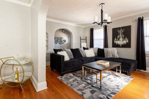 Loop Luxe in University City