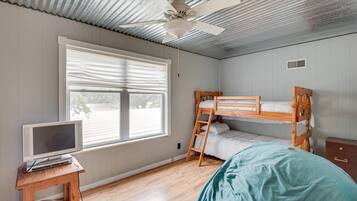 4 bedrooms, free WiFi, bed sheets