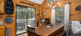 Family Vacay in the MTN's with  Hot Tub, Fire pit, Pools & Dog Friendly w/ Games