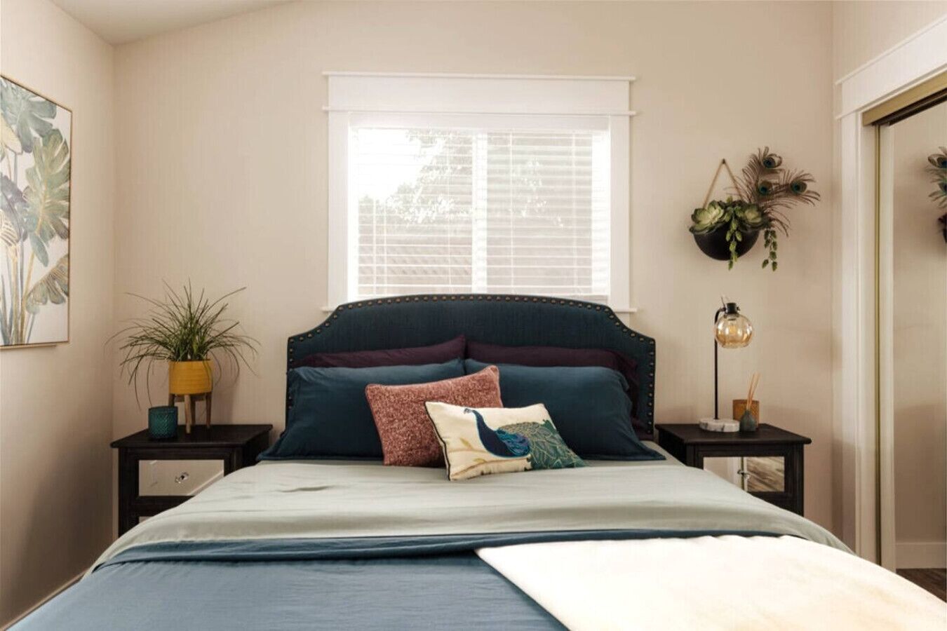 3 bedrooms, iron/ironing board, internet, bed sheets