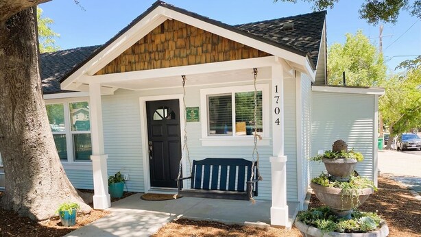 A house with a porch, a swing, and a planter with plants. - Charming Home Downtown Paso+ Sleeps 6+Walkable+BBQ (Paso Robles)