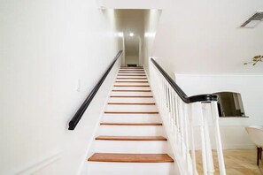 Interior - Luxuries Townhouse 24hr security (Houston)