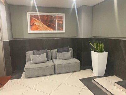 Stylish Dante’s 1-bedroom condo free Wifi & Cinema