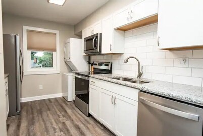 ATH  Apple - Convenient to UGA & Downtown!