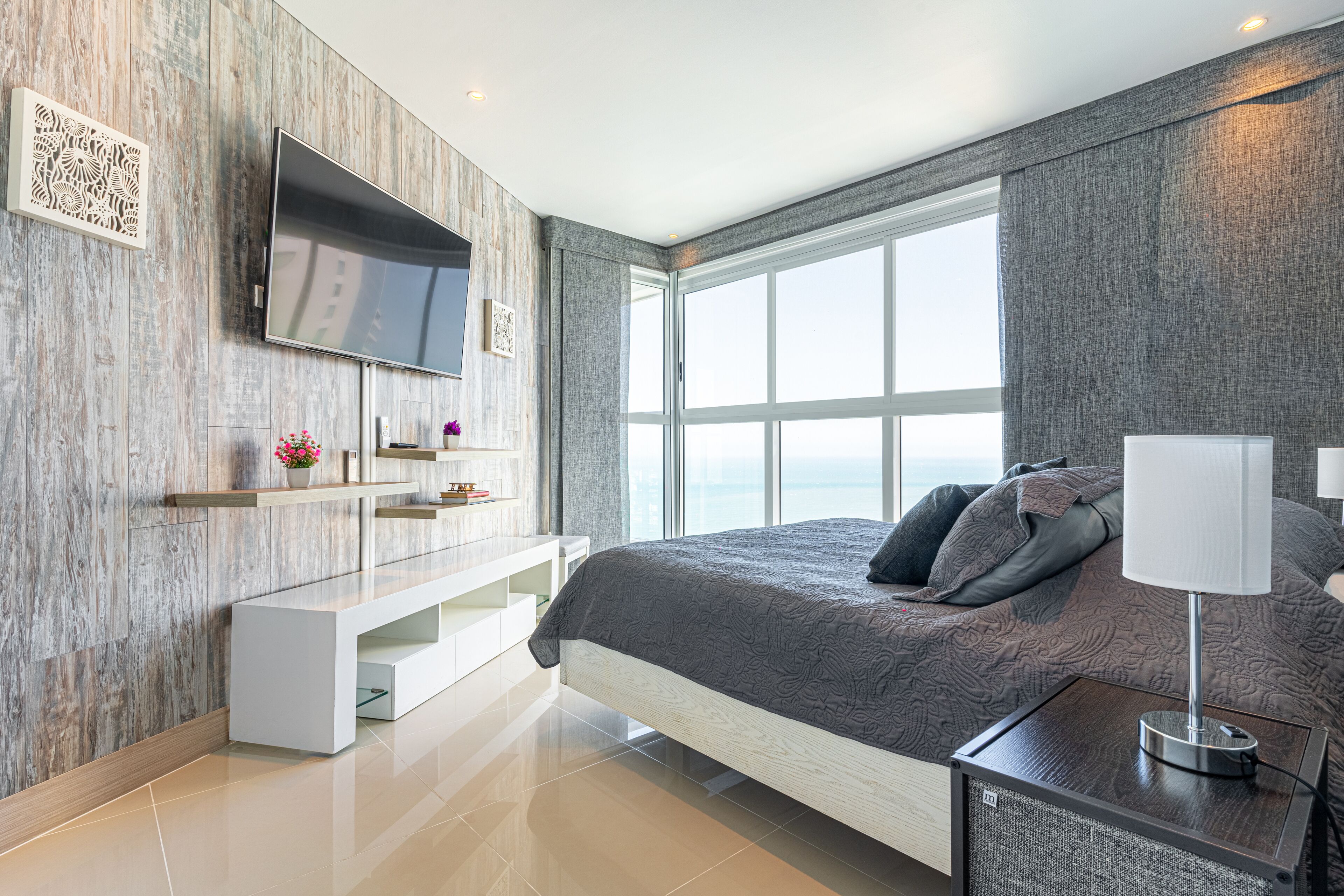 3 室のベッドルーム、セーフティボックス (室内)、アイロン / アイロン台、WiFi (無料)