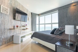 3 chambres, coffres-forts dans les chambres, fer et planche Ă repasser